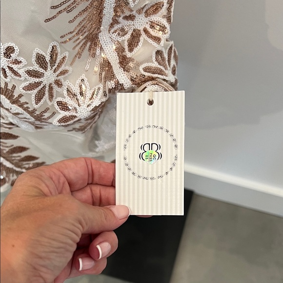 Chic Floral Ruffle Dress in Cream and Brown - Picture 3 of 4